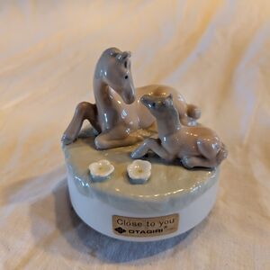 2/90$OTAGIRI Cream Beige Porcelain Horse Figurine Decorative Turning Music Box